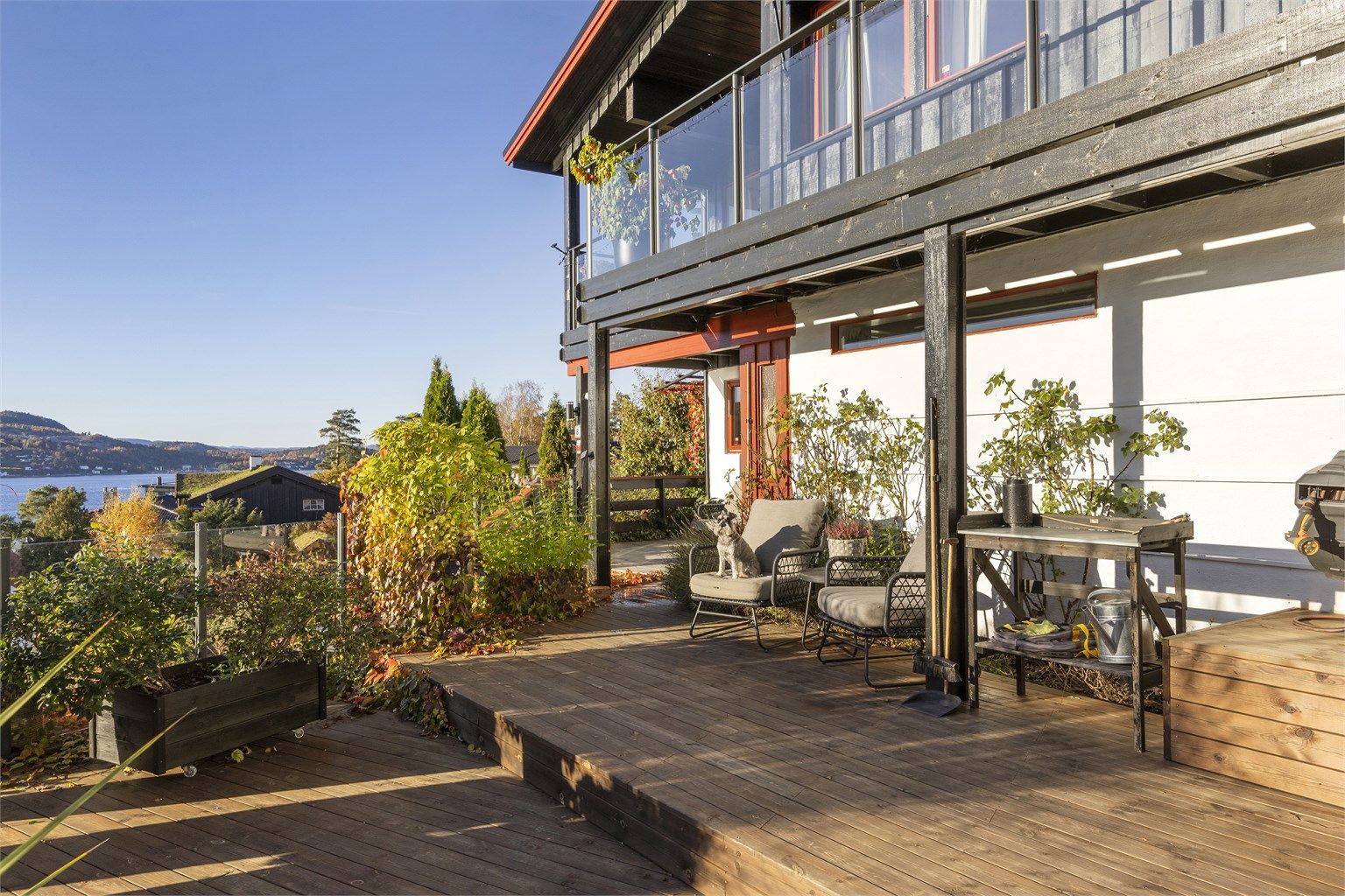 Yttertaket ble tekket med Derbigum takpapp i 2021, og takrenner i stål ble montert samtidig.