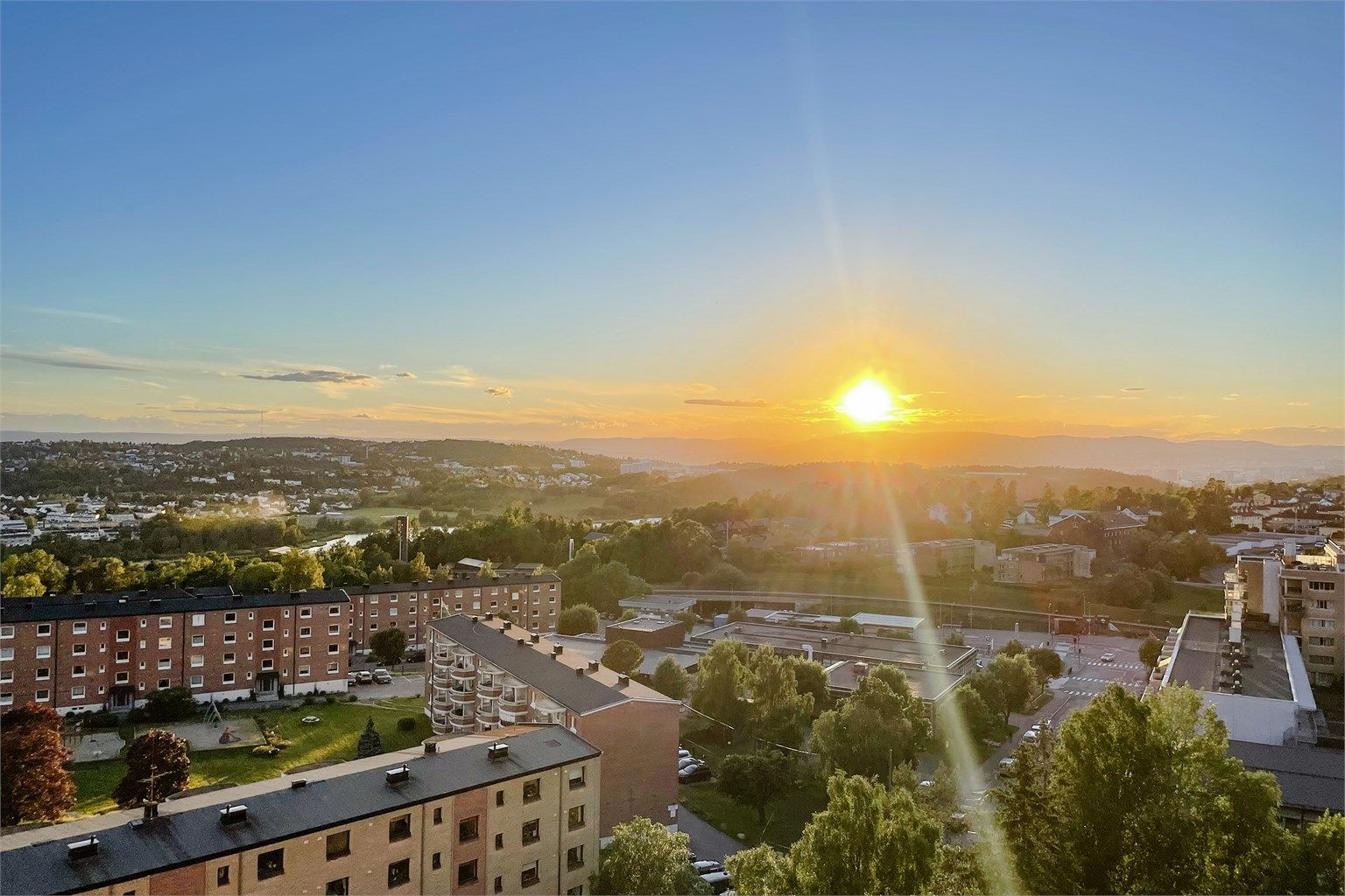 Her kan du nyte den fantastiske utsikten og solnedgangen året rundt.