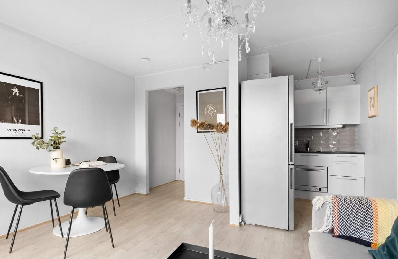 Kjøkkendel med halvåpen løsning.