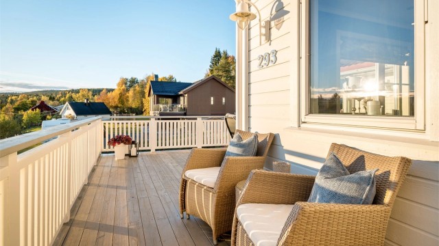 Terrassen har tilgang til stuen i 1. etasje.