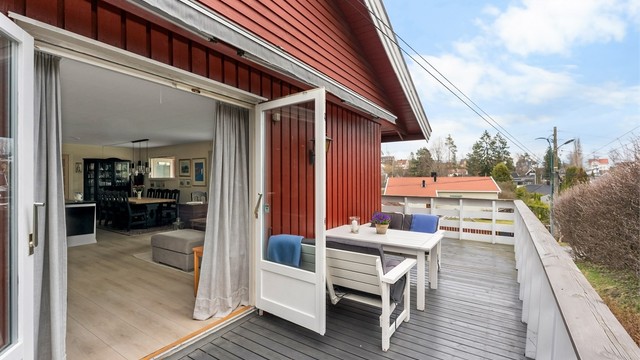 Fra stuen er det utgang til en nydelig veranda