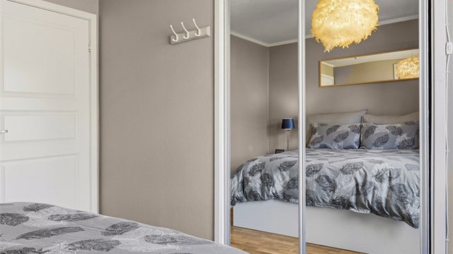 Garderoben i hovedsoverommet