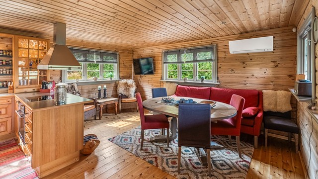 Det er god plass til salong/spisestue med den åpne løsning