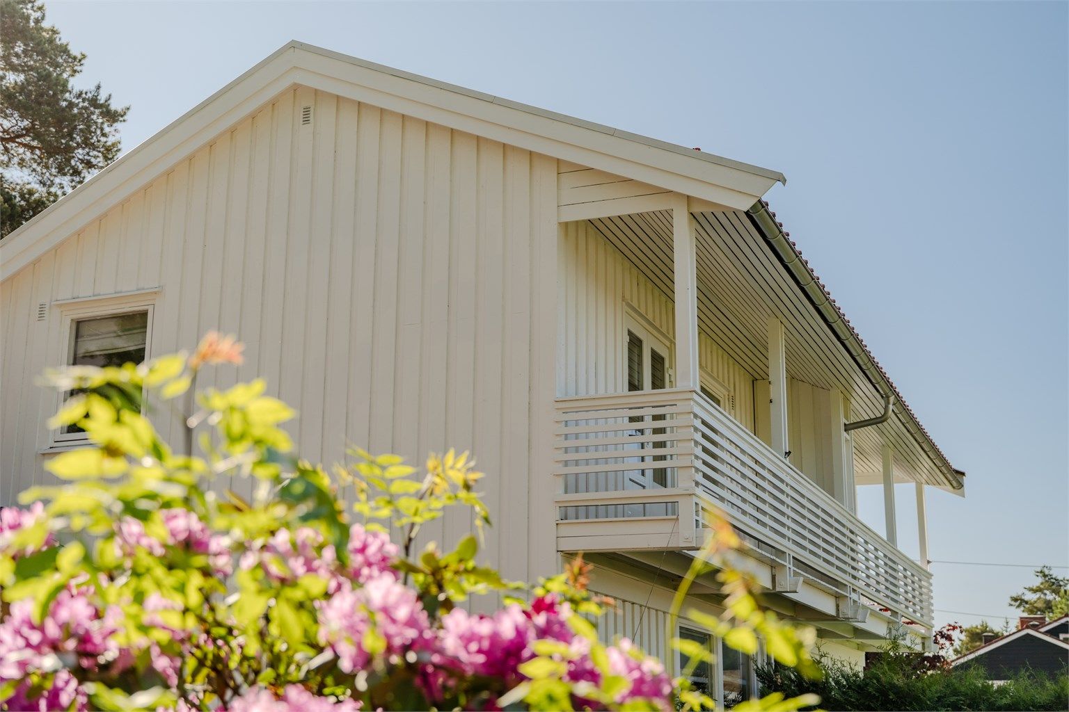 Boligen ligger innerst i en blindvei, uten innsyn