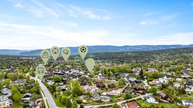 Det er ca. 10-15 minutters kjøring til Drammen sentrum.