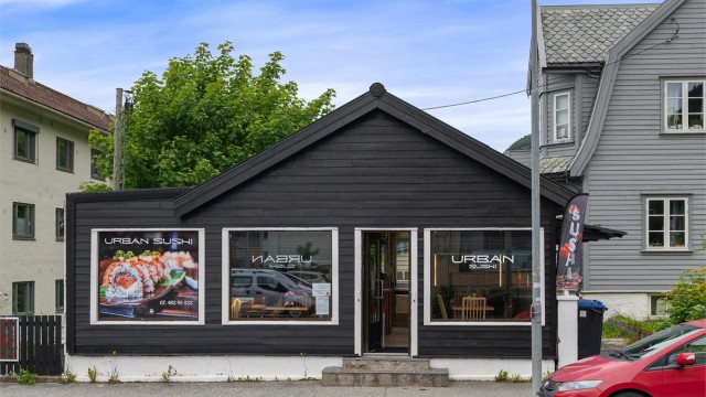 - Flere restauranter og butikker i nærheten hvor gode matopplevelser venter på deg. Urban Sushi ligger like over veien fra blokken -