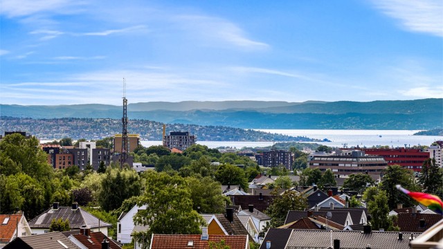 Fra takterrassen har man nydelig utsikt over Oslo by og sol store deler av dagen!