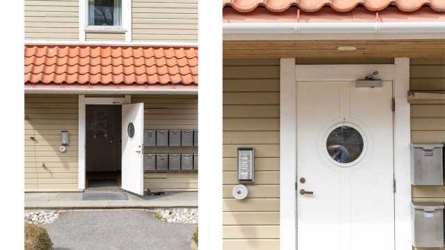 Felles inngangsparti med postkasser og ringeklokke med porttelefon.