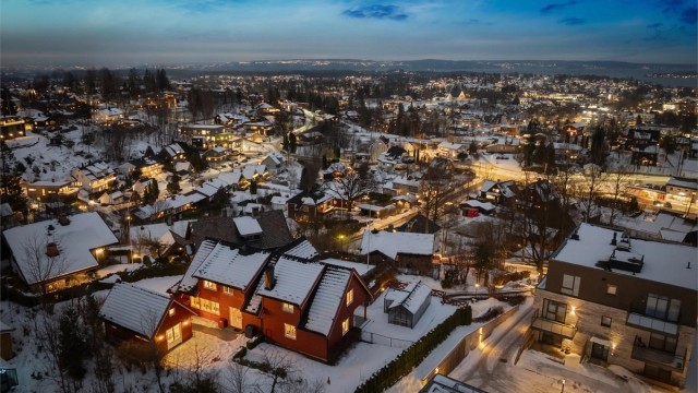 Boligen har en svært attraktiv beliggenhet på Billingstad