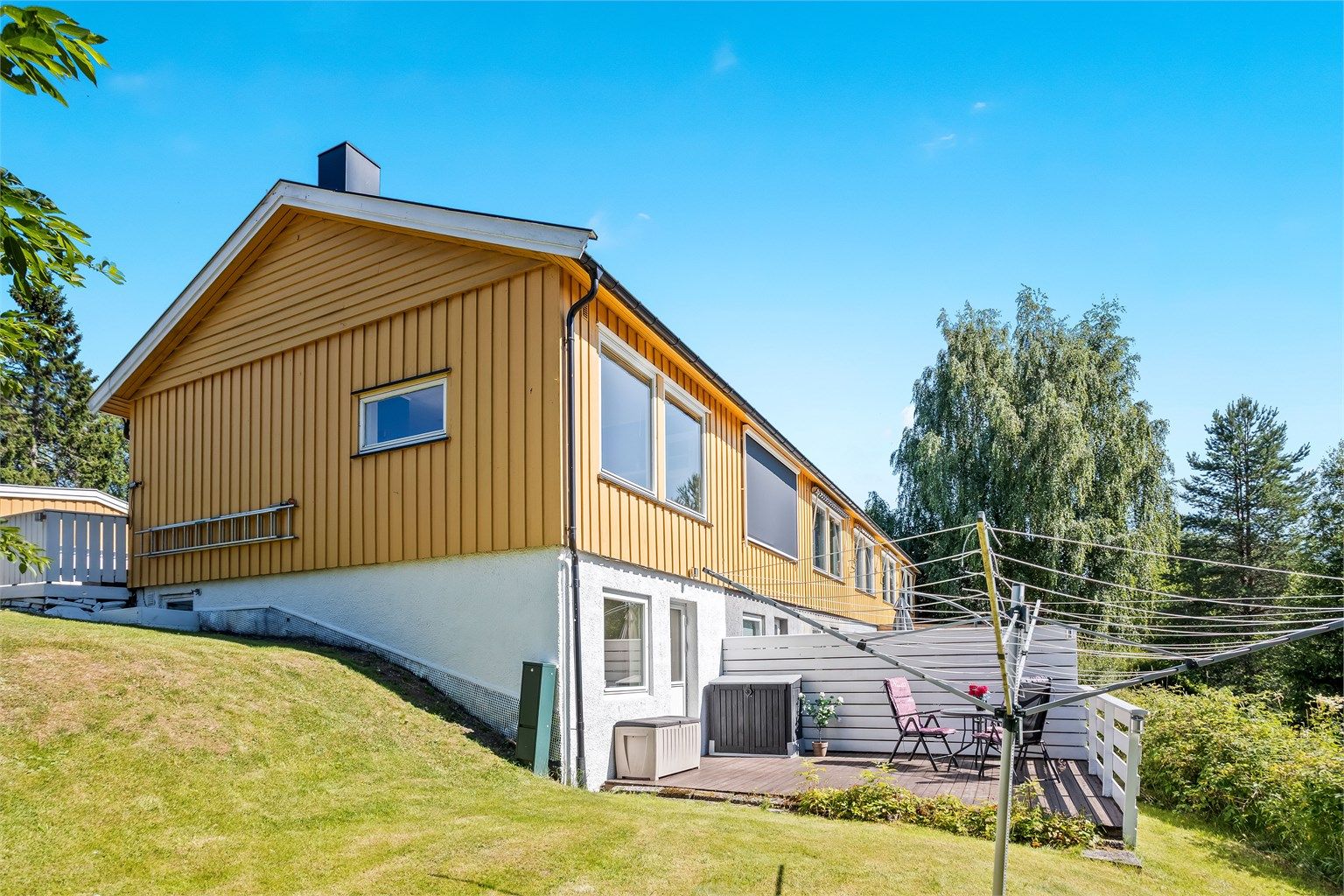 Velkommen til Kulsrudgutua 16. Enderekkehus med egen hage og gode solforhold.
