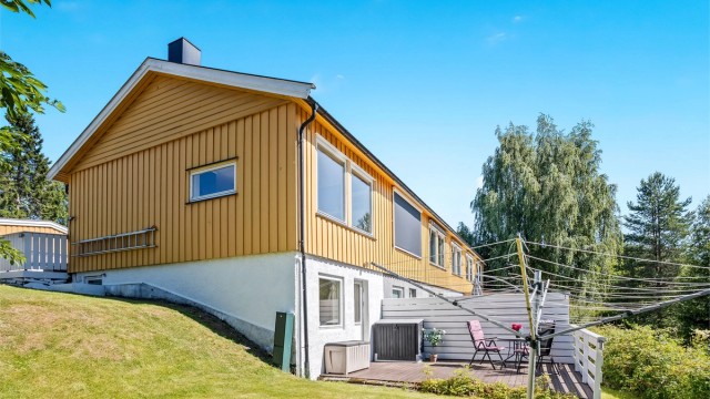 Velkommen til Kulsrudgutua 16. Enderekkehus med egen hage og gode solforhold.