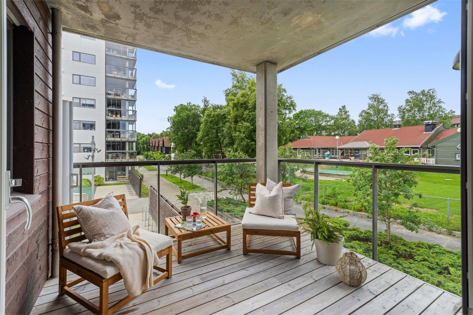 God plass til å innrede med sittegruppe. 