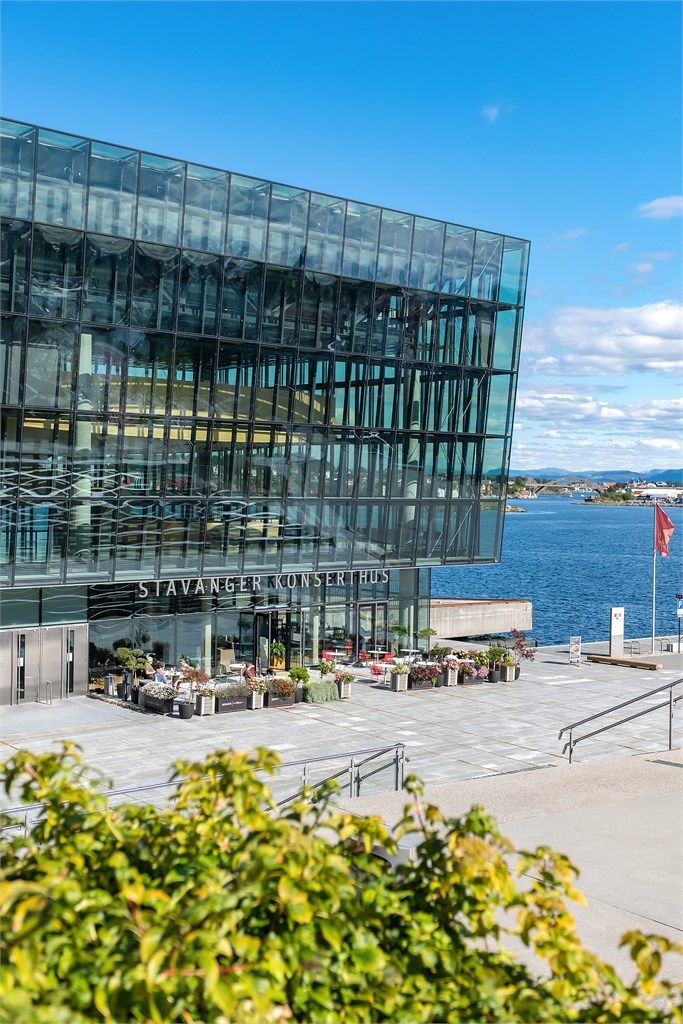 Stavanger konserthus innen kort gåavstand.