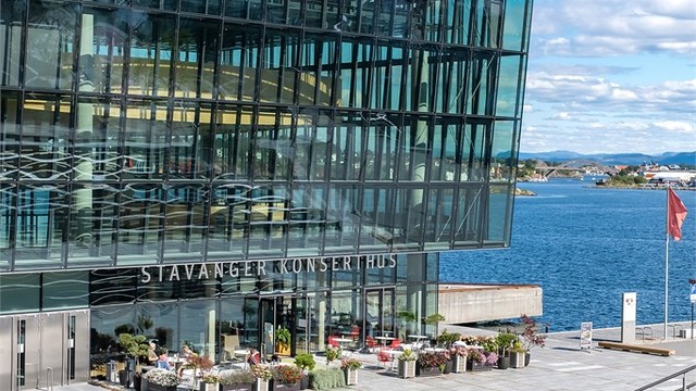 Stavanger konserthus innen kort gåavstand.