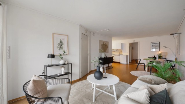 Leiligheten fremstår som lys og romslig. Balansert ventilasjon som sørger for et godt inneklima.