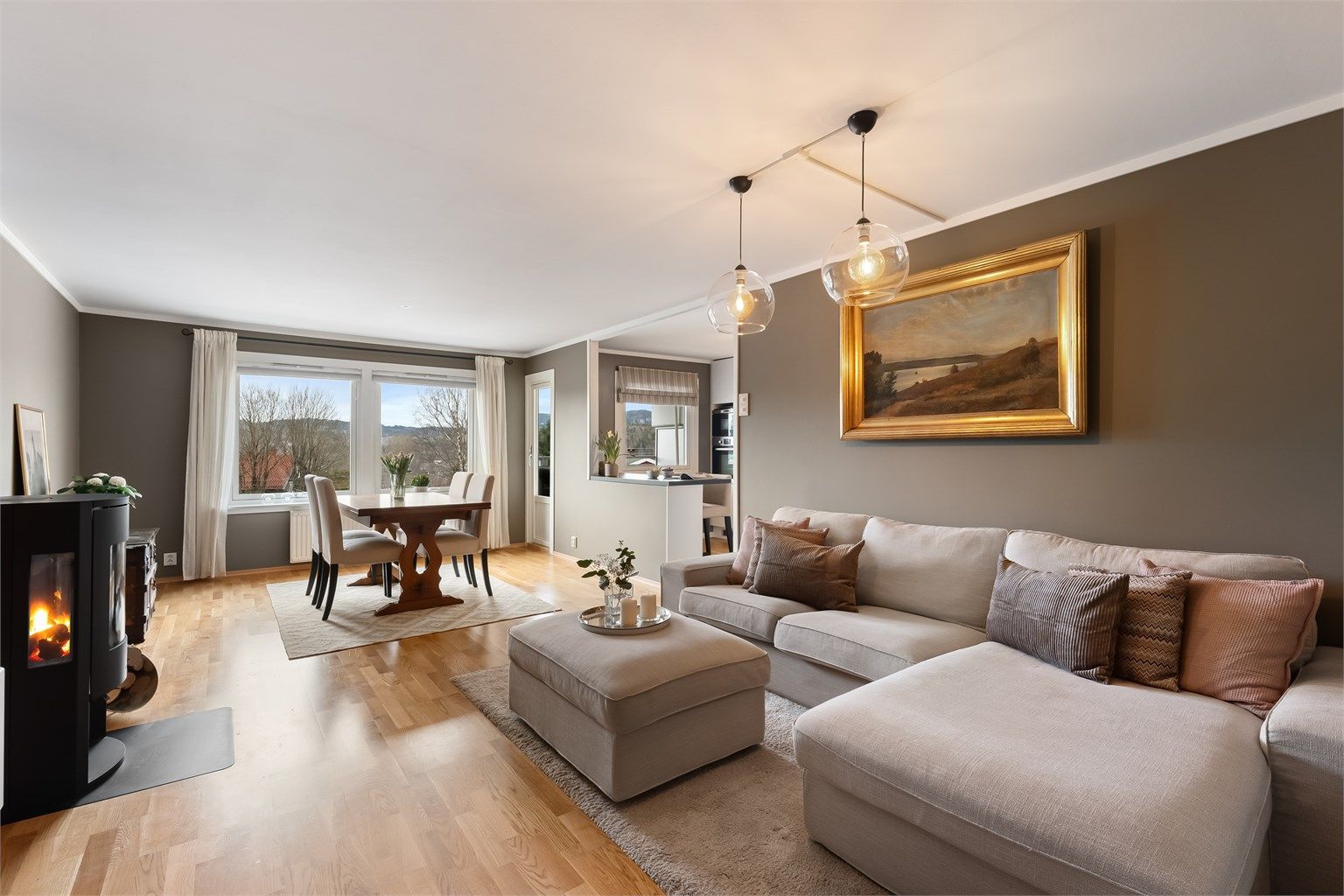 Velkommen til Grevlingåsen 15B presentert av eiendomsmegler Fredrik Nordstrøm v/ Krogsveen Bekkestua. 