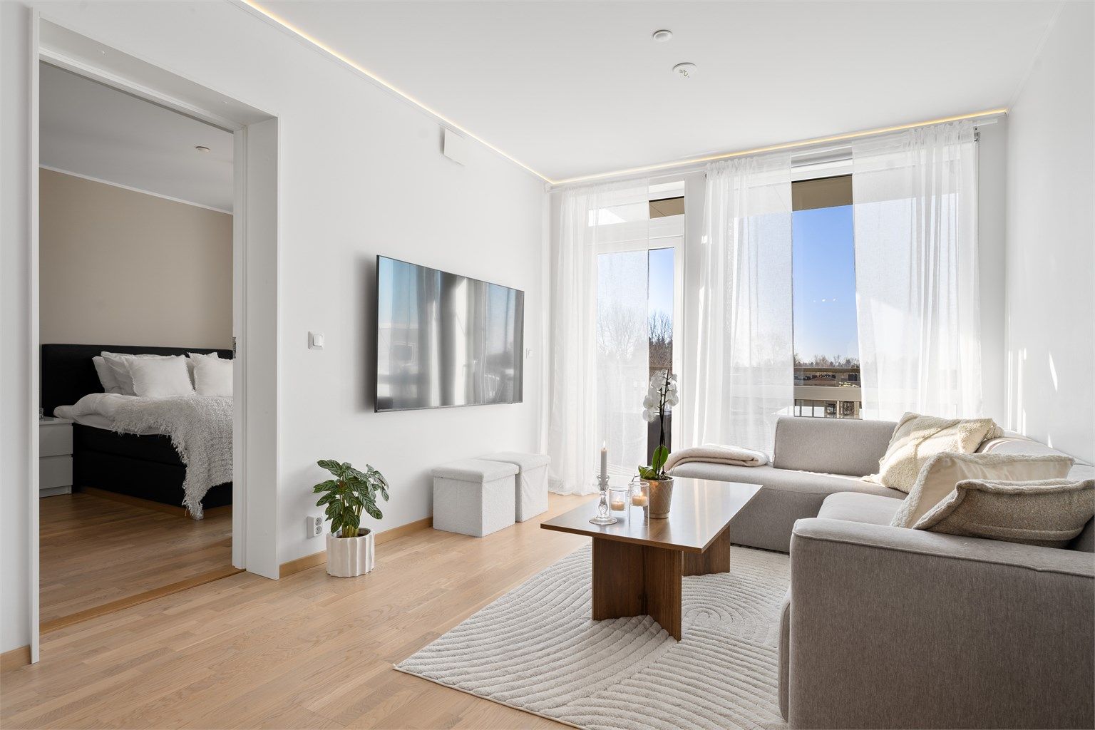 Fra stuen har man direkte adkomst til leilighetens balkong.