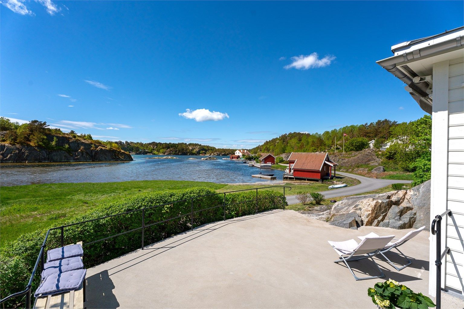 Nydelig utsikt ut mot fjorden.