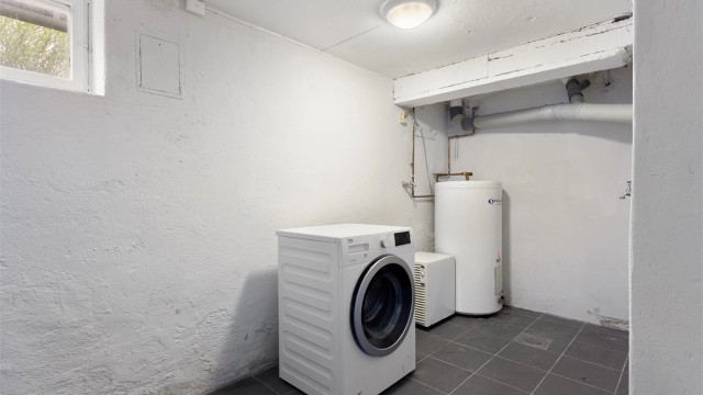 Tilgang til felles del av kjeller med eget disponibelt vaskerom/vaskekjeller.