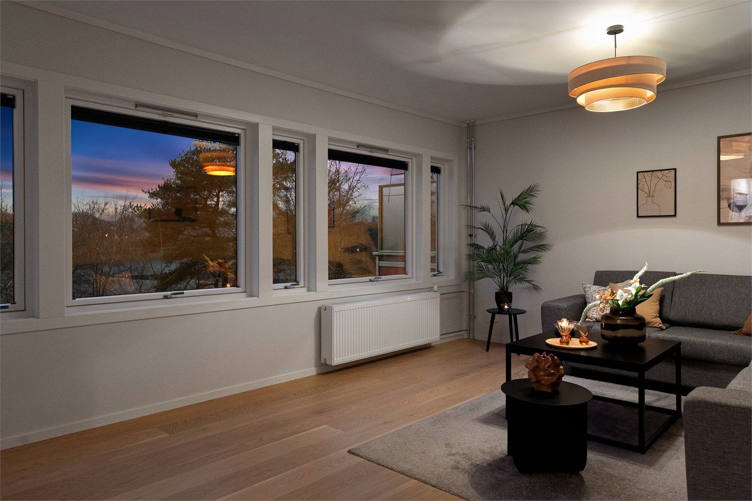 - Vakre kveldshimler kan også nytes fra sofakroken -