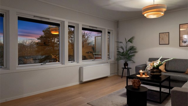 - Vakre kveldshimler kan også nytes fra sofakroken -