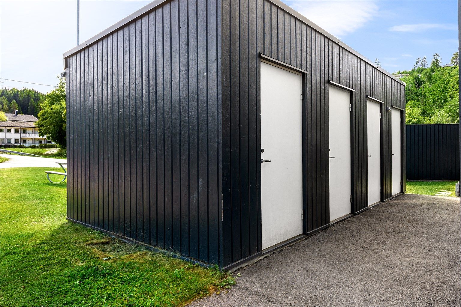 Leiligheten disponerer en egen utvendig bod på 5 m² i felles bodanlegg.