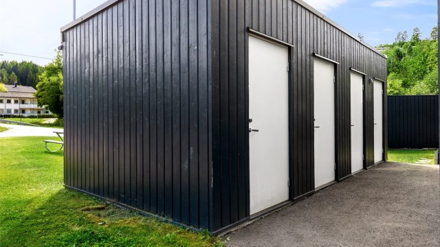 Leiligheten disponerer en egen utvendig bod på 5 m² i felles bodanlegg.