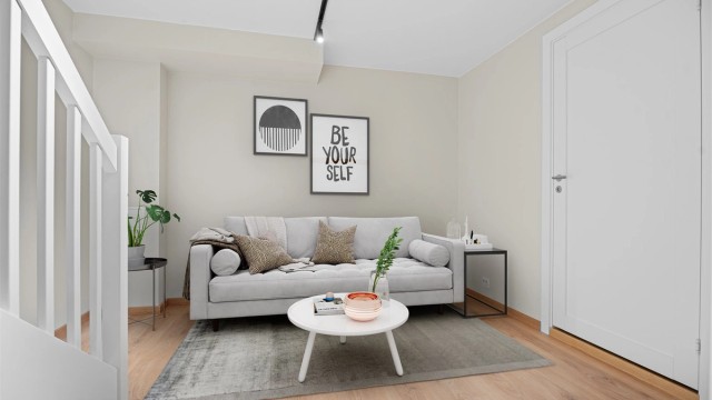 Underetasjen med plass til en koselig sittegruppe for avslapning (Godkjent som "kjeller" ifølge byggetegninger)