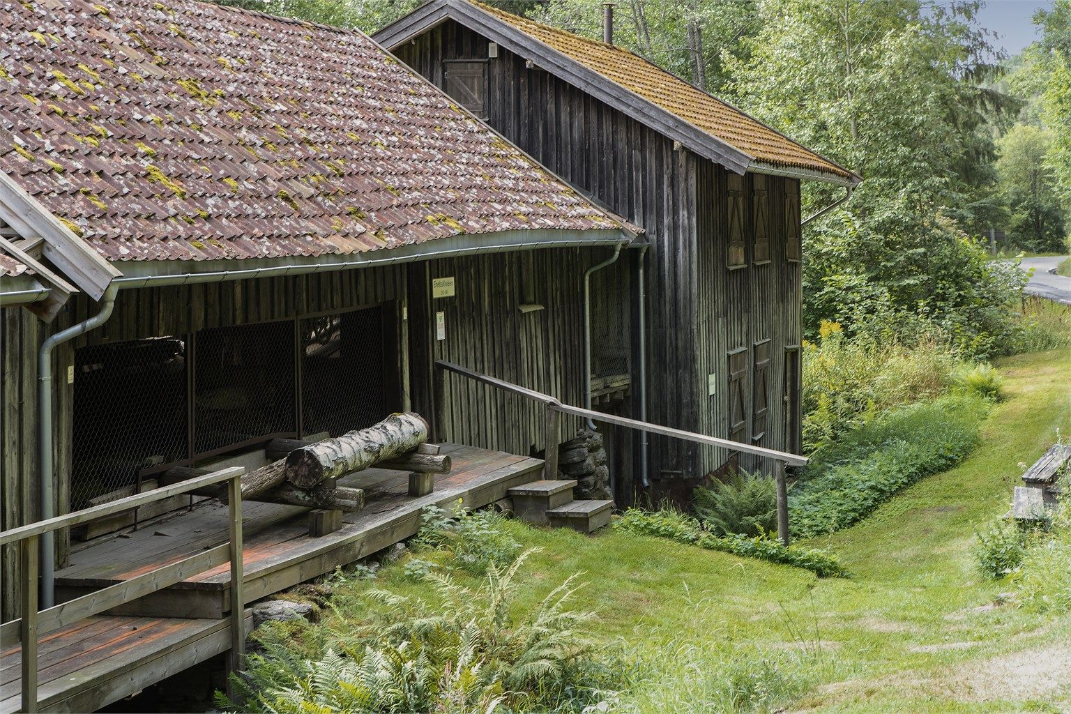 Nordalen Sag- og tredreieri ligger i sitt opprinnelige miljø langs Hobølelva. Dette er et levende industriminne fra 1880-årene.