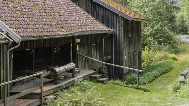 Nordalen Sag- og tredreieri ligger i sitt opprinnelige miljø langs Hobølelva. Dette er et levende industriminne fra 1880-årene.