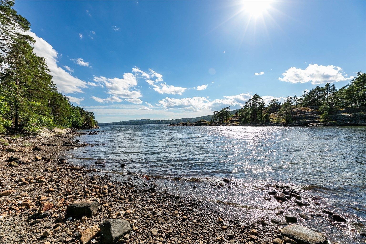 Rett nedenfor borettslaget ligger den idylliske bukta Dragkisteskuffa.