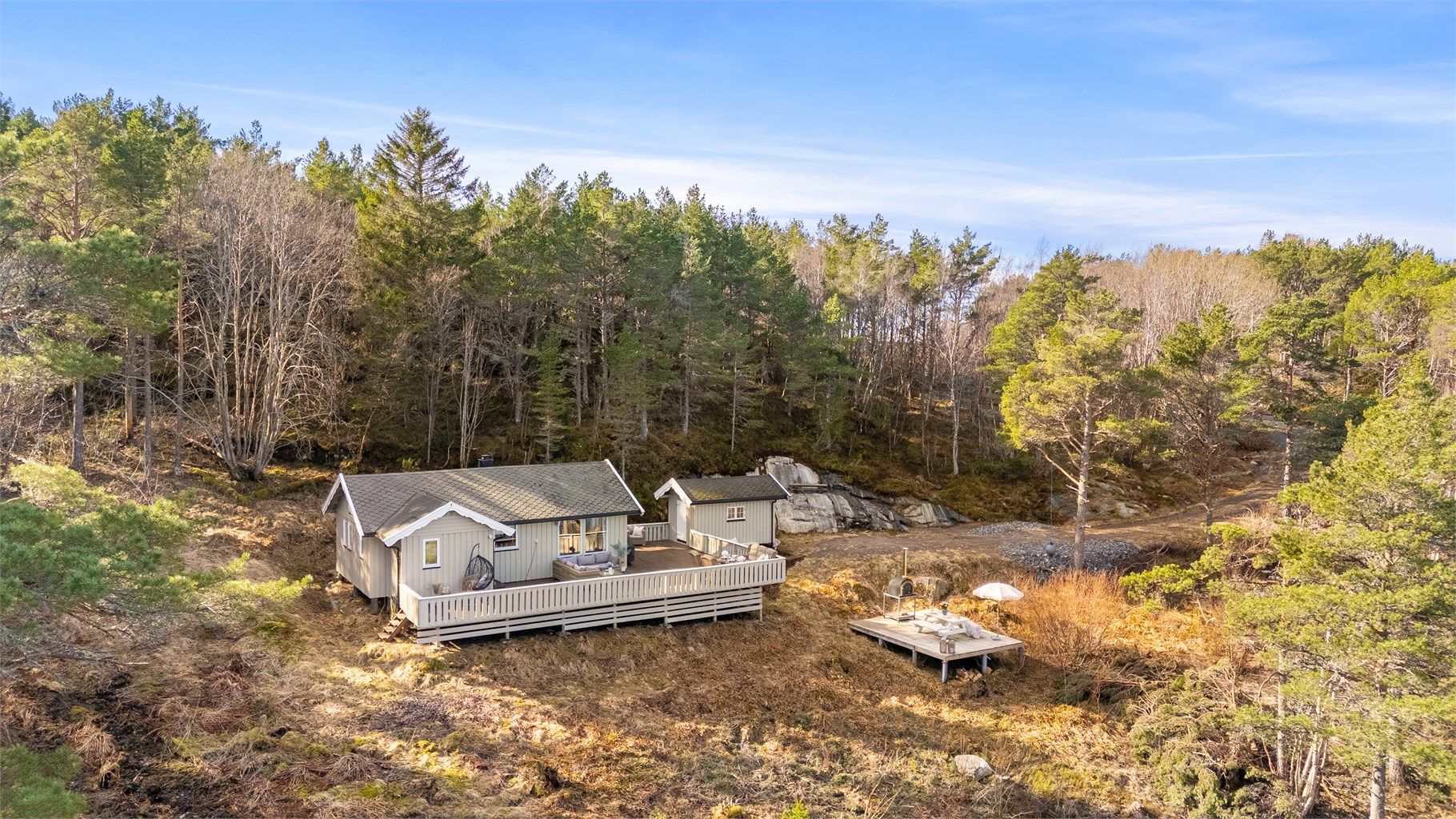 Kystlinjen i området gir gode forhold for båtliv, fiske, padling og andre sjøaktiviteter. Den vakre skjærgården utenfor Fosen inviterer til fine dagsturer med båt, og området rundt Vallersund er kjent for sitt rike naturliv og gode rekreasjonsmuligheter.