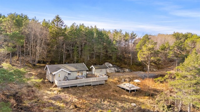 Kystlinjen i området gir gode forhold for båtliv, fiske, padling og andre sjøaktiviteter. Den vakre skjærgården utenfor Fosen inviterer til fine dagsturer med båt, og området rundt Vallersund er kjent for sitt rike naturliv og gode rekreasjonsmuligheter.