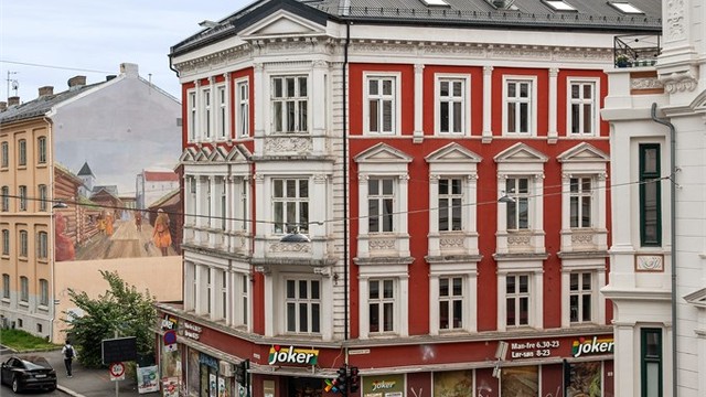 Søndagsåpen joker i umiddelbar nærhet.