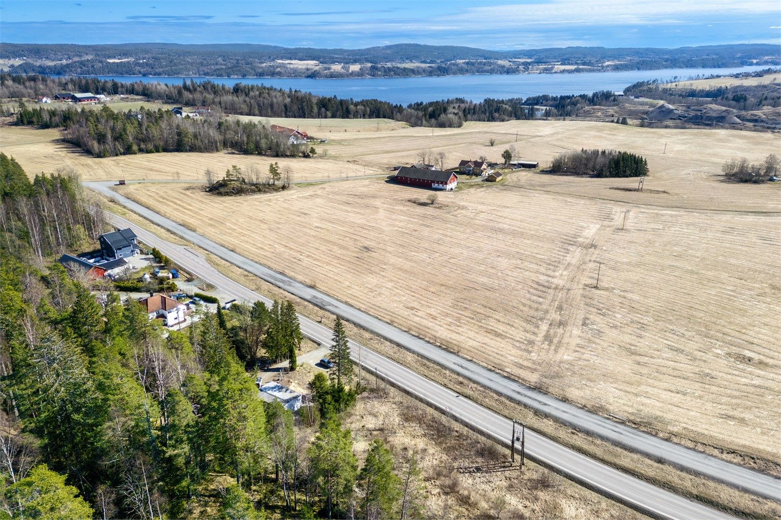 Midt mellom Flateby og Kirkebygda