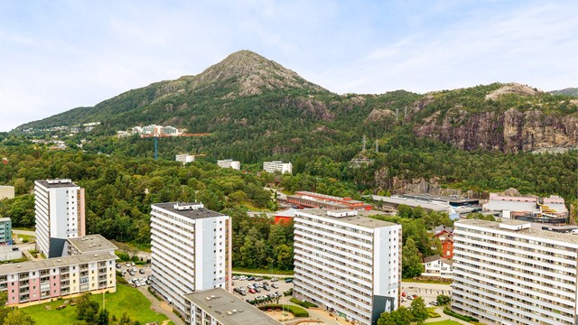 - Lyderhorn ruver i bakgrunnen og byr på et flott tur- og treningsområde for de turglade -