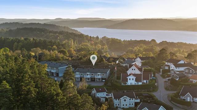 Et barnevennlig og koselig boligområde med kort vei til sjøen og badeplasser på Glomstein.