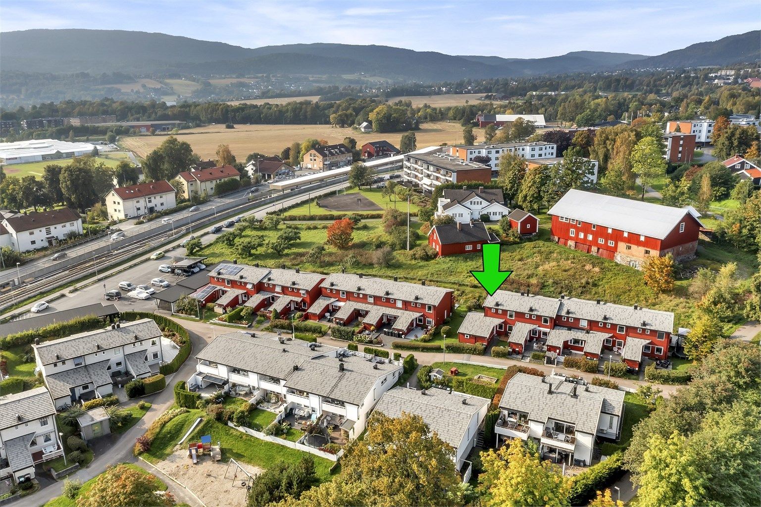Med både Kolsåsparken og T-banen like ved, kombinerer boligen naturnær ro med enkel tilgang til byens tilbud