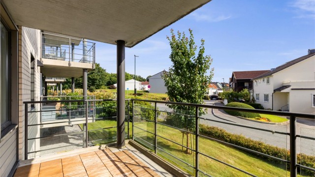 Utsyn til grøntområder og veletablert boligområde