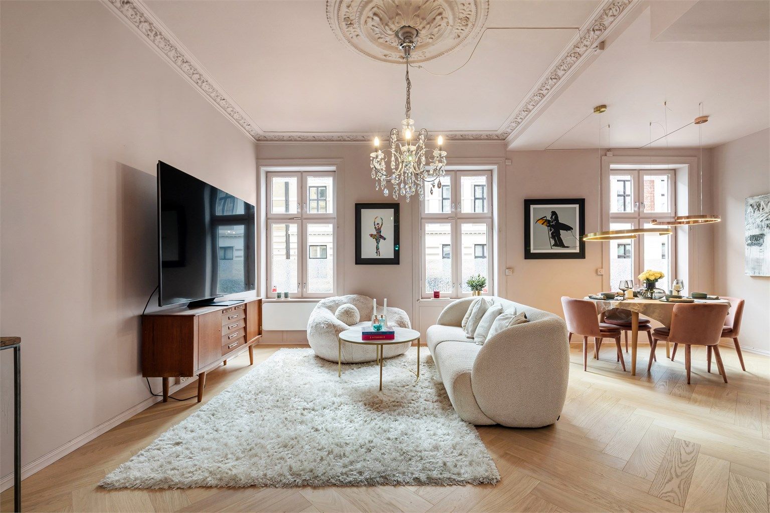 Velkommen til Jørgen Moes gate 1B, en svært spennende leilighet over to plan. Foto: Hanne Bruland