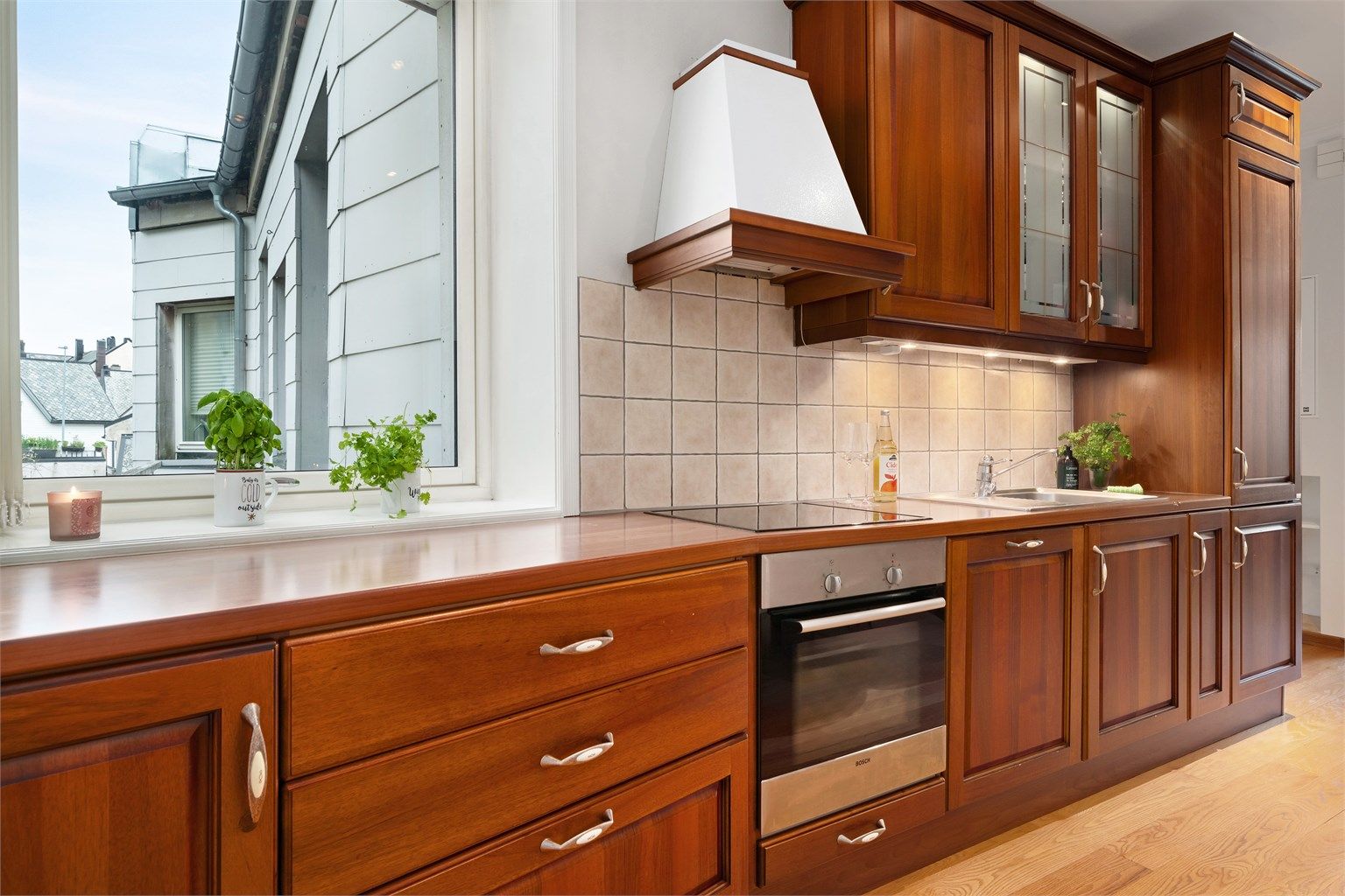 Trivelig kjøkkenvindu som gir både utsyn og lysinnslipp