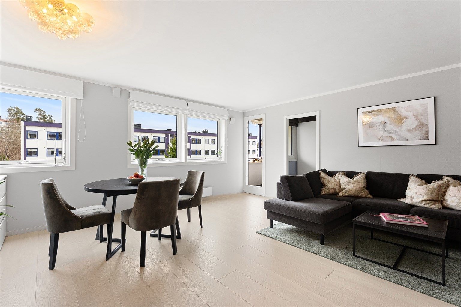 De malte, lyse flatene gir et godt utgangspunkt for personlig innredning.