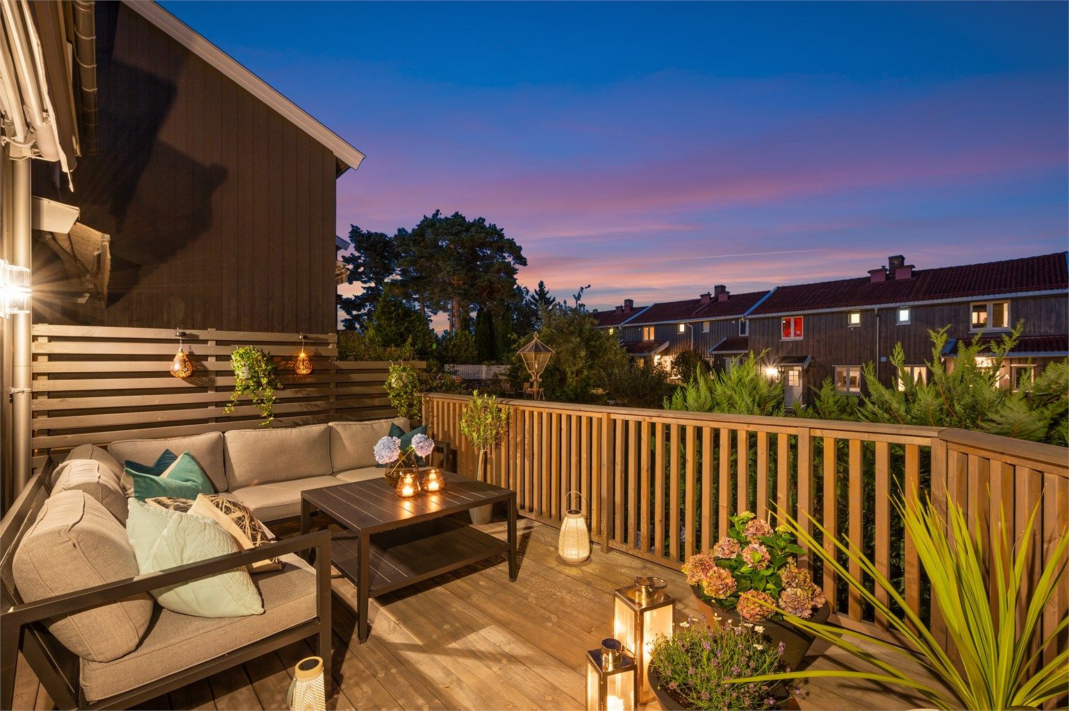 Kveldsstemning på terrassen.