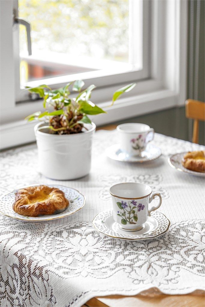 Plass til lite spisebord ved vindu