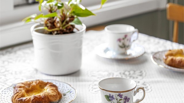 Plass til lite spisebord ved vindu