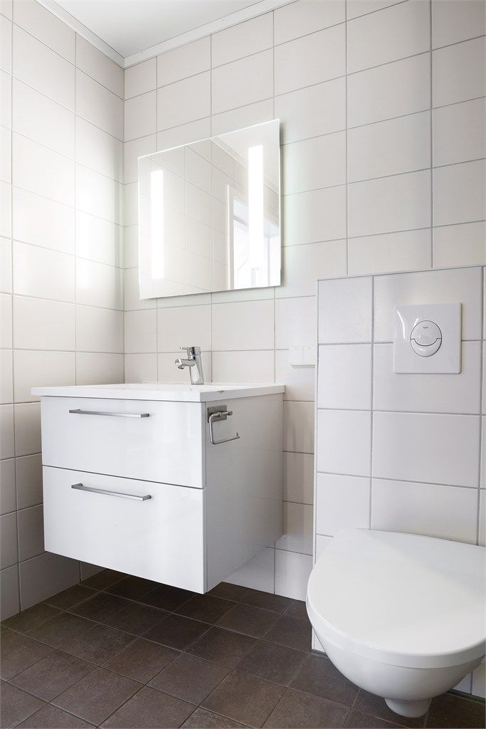 Badet har gulvvarme og balansert ventilasjon.