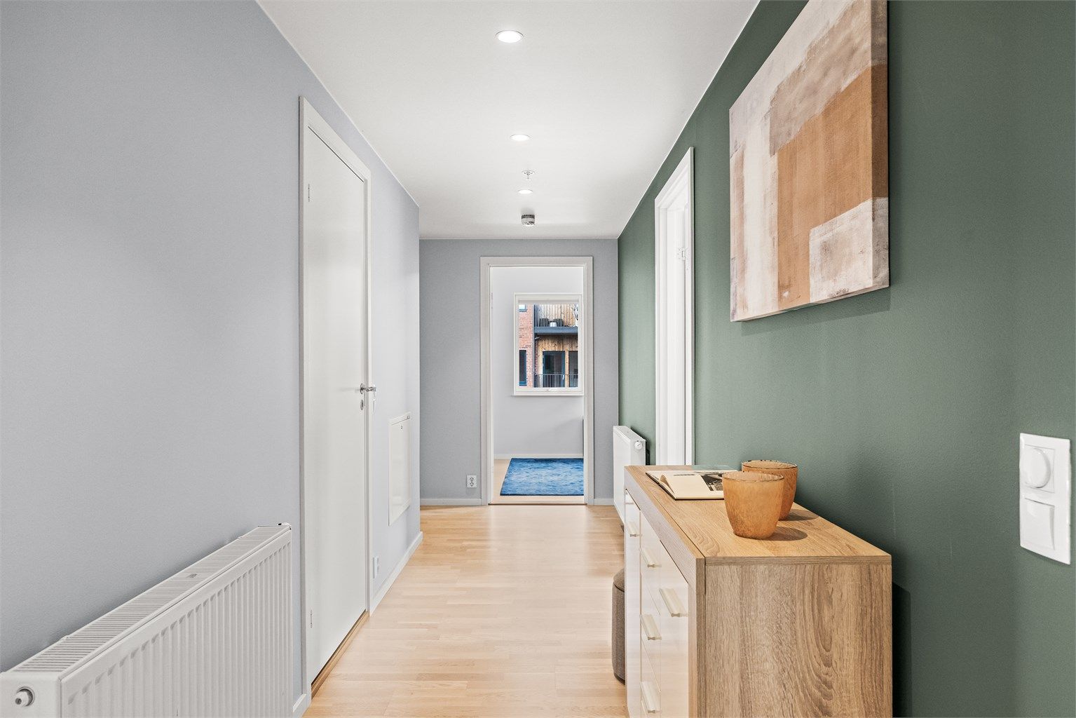 Leiligheten har balansert ventilasjon som sikrer et godt inneklima.
