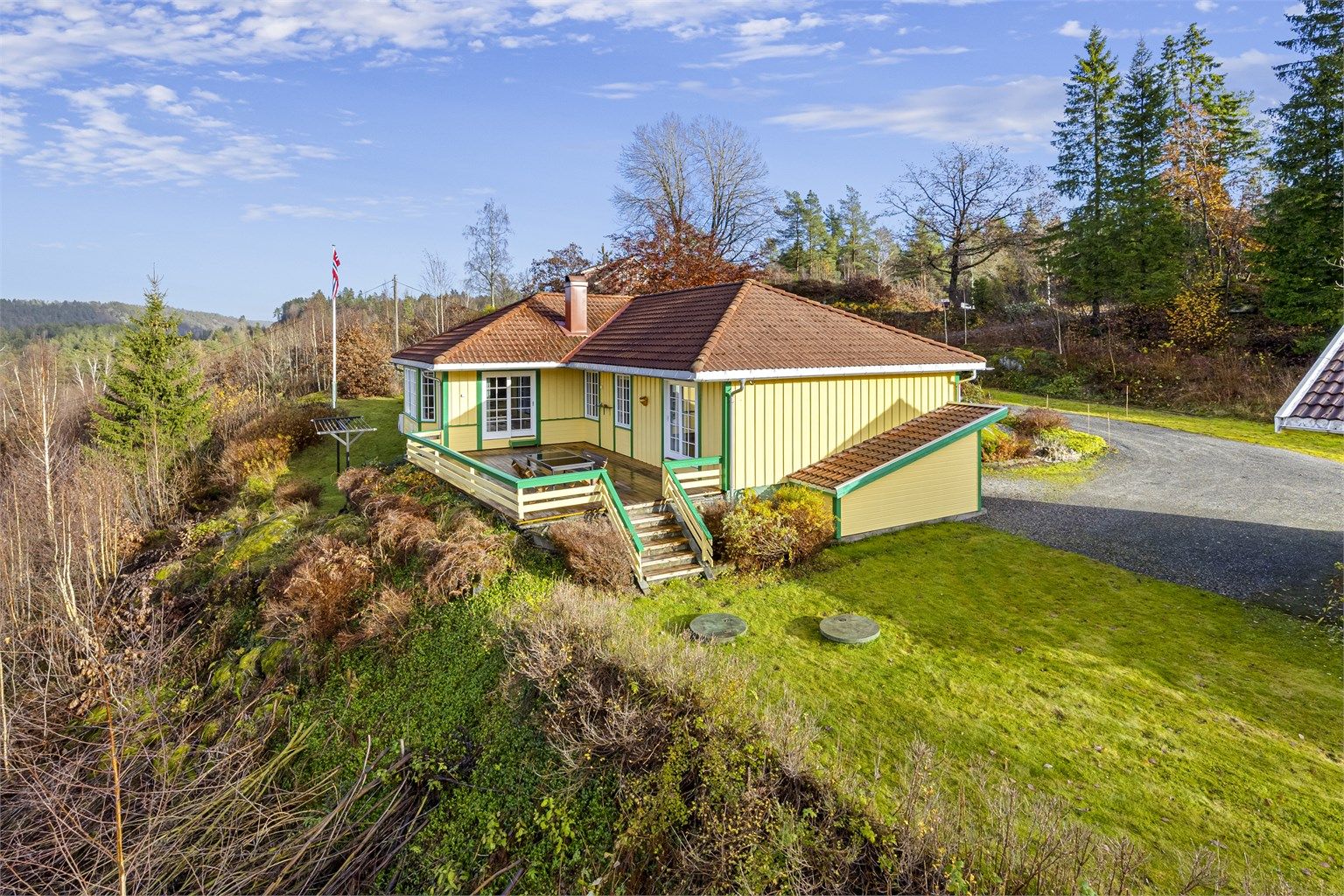 Solen skinner på terrassen til ca. kl. 21:30 midtsommers.