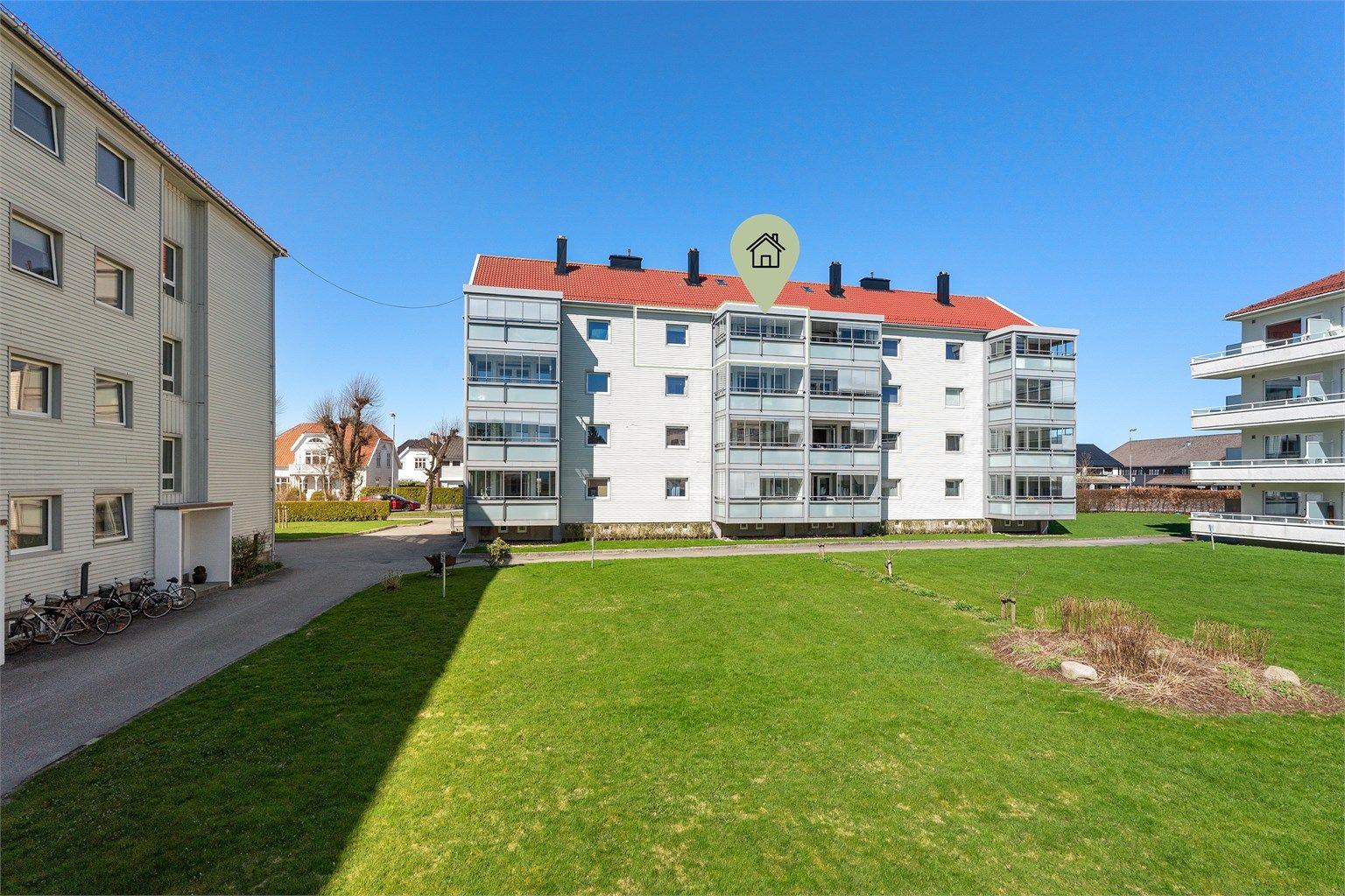 Boligen har solrik beliggenhet i et rolig og etablert område på Lund