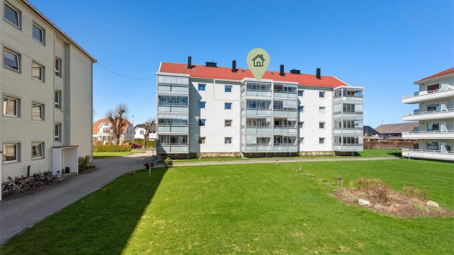 Boligen har solrik beliggenhet i et rolig og etablert område på Lund